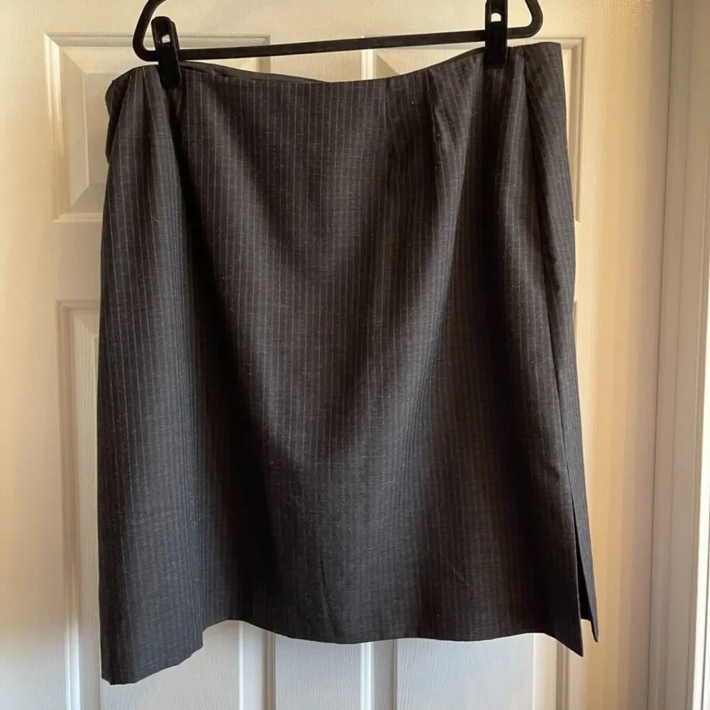 20W Wool Charcoal Pinstripe Pencil Skirt